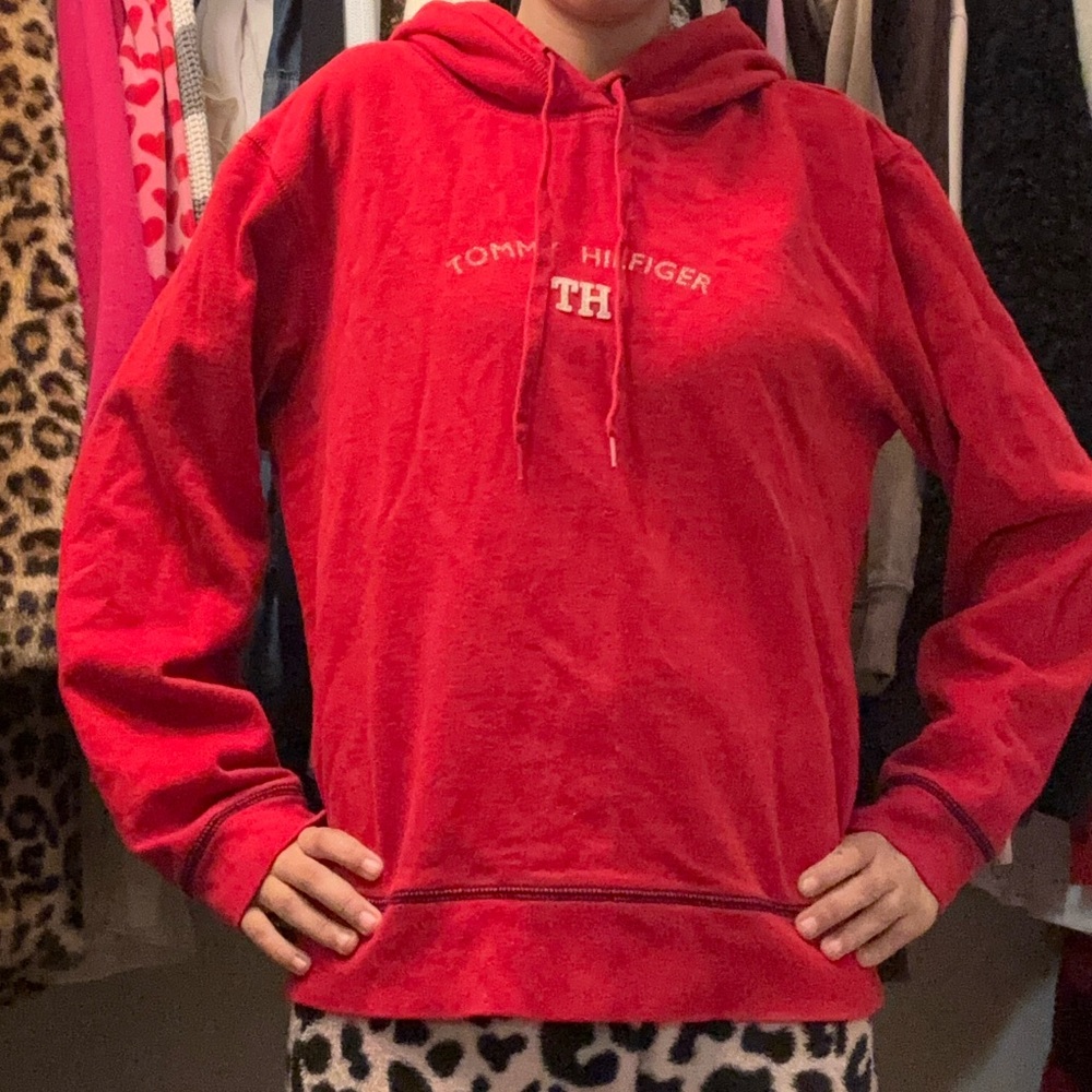 size large red tommy hilfiger draw string hoodie